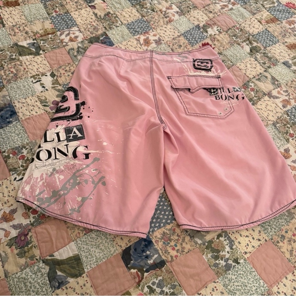 BILLABONG PINK MENS BATHING SUIT SWIM SHORTS TRUNKS SIZE 32 - Picture 3 of 3